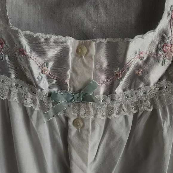 Vintage Elegant White Button-Down Nightgown Set - Picture 2 of 11